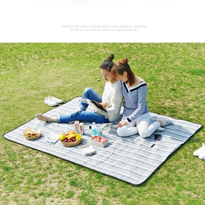 600D Waterproof Oxford Foldable Cloth Outdoor Beach Camping Mat Picnic Blanket (Random Color)