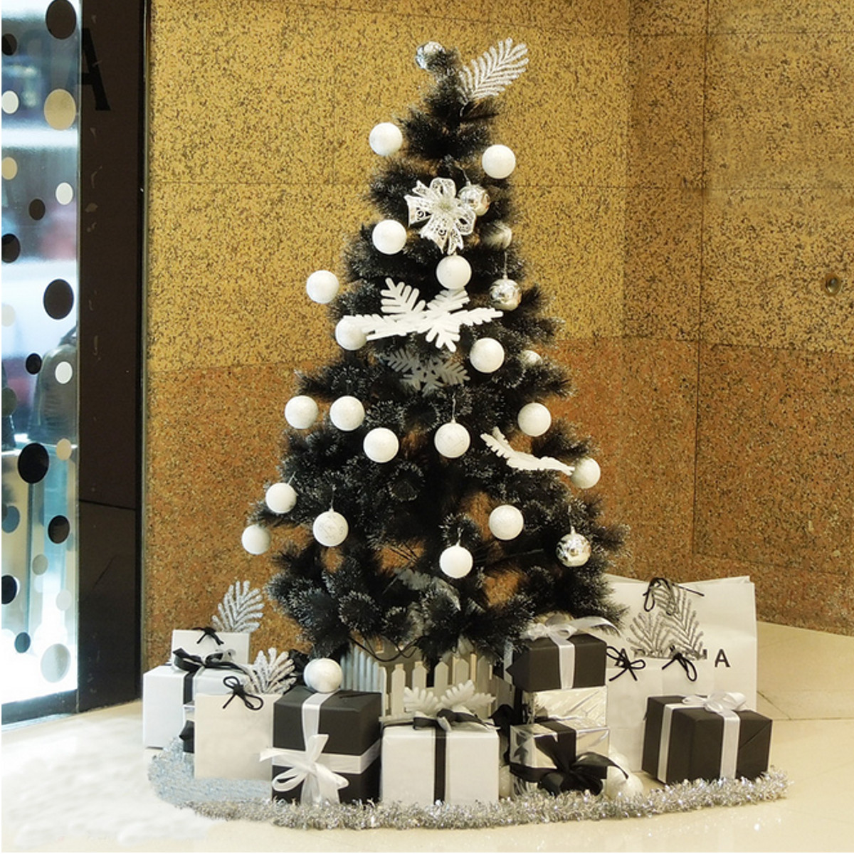 6/12Pcs Christmas Snowball Balls 40-100mm Party Ornaments Bauble Xmas Tree Decor 